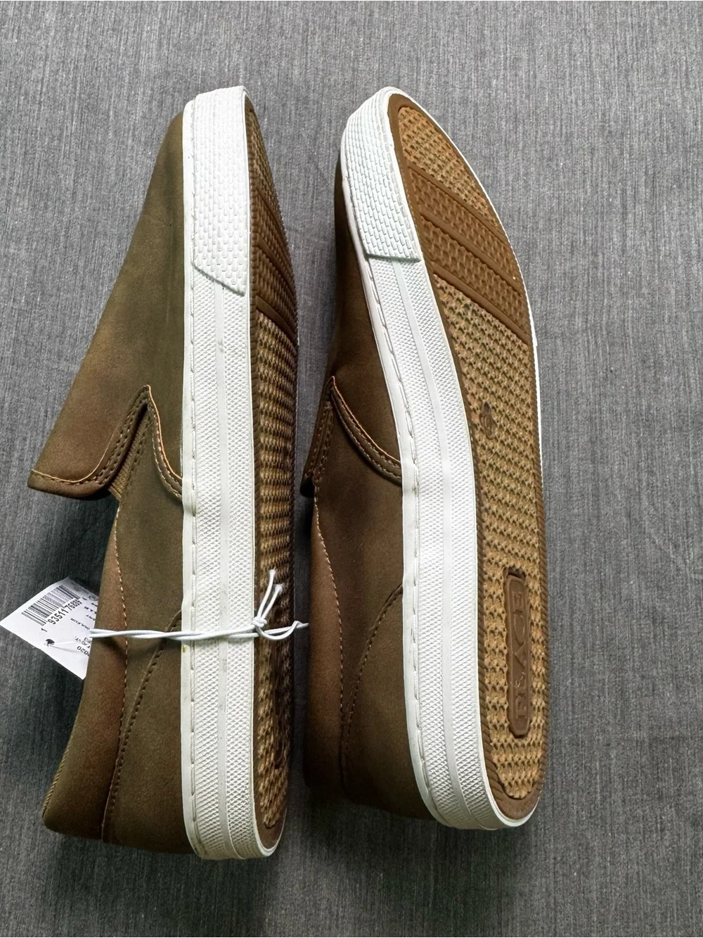 NEW The Children's Place Boys Slip On Sneakers Tan Faux Leather Shoes Size 6 Nwt